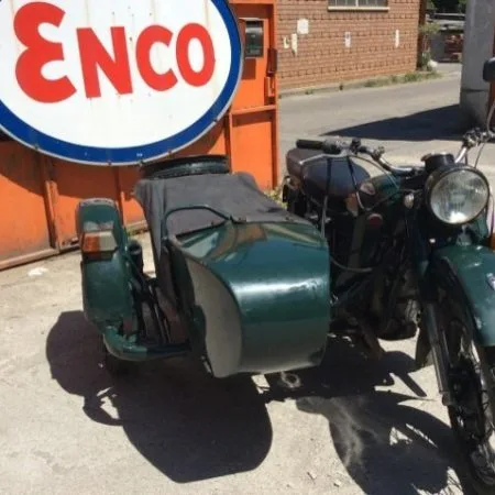 Sidecar motocarrozzina d'epoca Ural 750 degli anni '80, in ottime condizioni