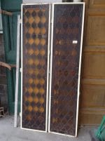 25762.jpg Coppia di vetrate Liberty originali con vetri piombati in due colori e cornice in ferro