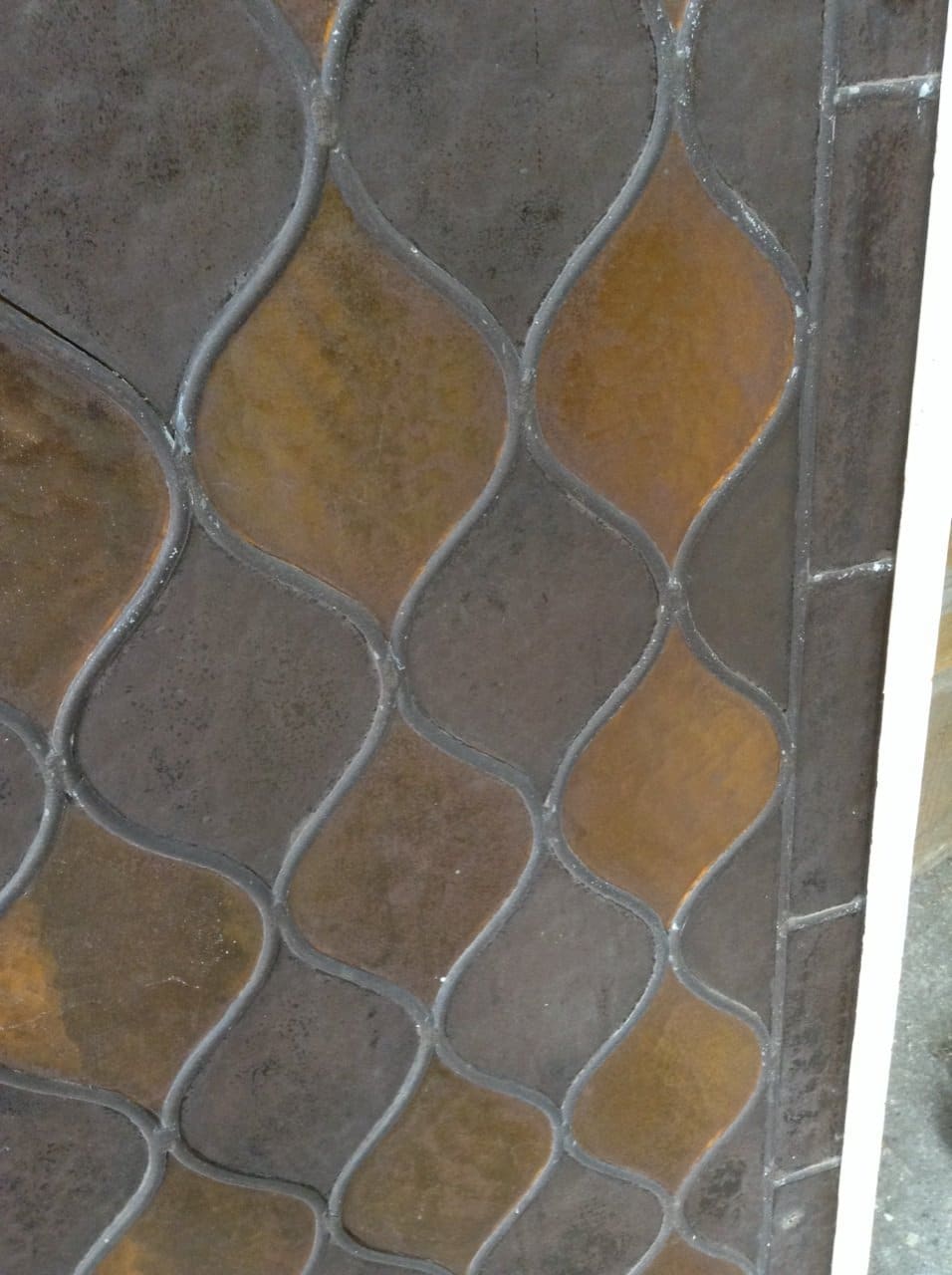 25762_2.jpg Coppia di vetrate Liberty originali con vetri piombati in due colori e cornice in ferro