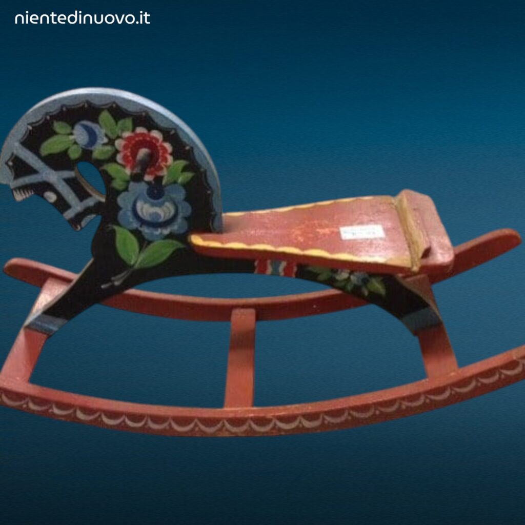 Vecchio cavallino a dondolo in legno dipinto a mano provenienza UnghereseVecchio cavallino a dondolo in legno dipinto a mano provenienza UnghereseVecchio cavallino a dondolo in legno dipinto a mano provenienza UnghereseVecchio cavallino a dondolo in legno dipinto a mano provenienza Ungherese