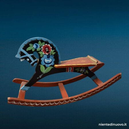 vecchio cavallino a dondolo ungherese in legno