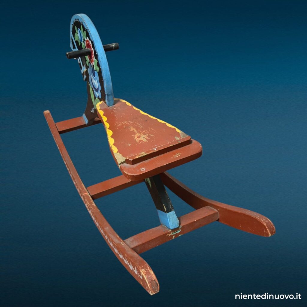 vecchio cavallino a dondolo ungherese in legno