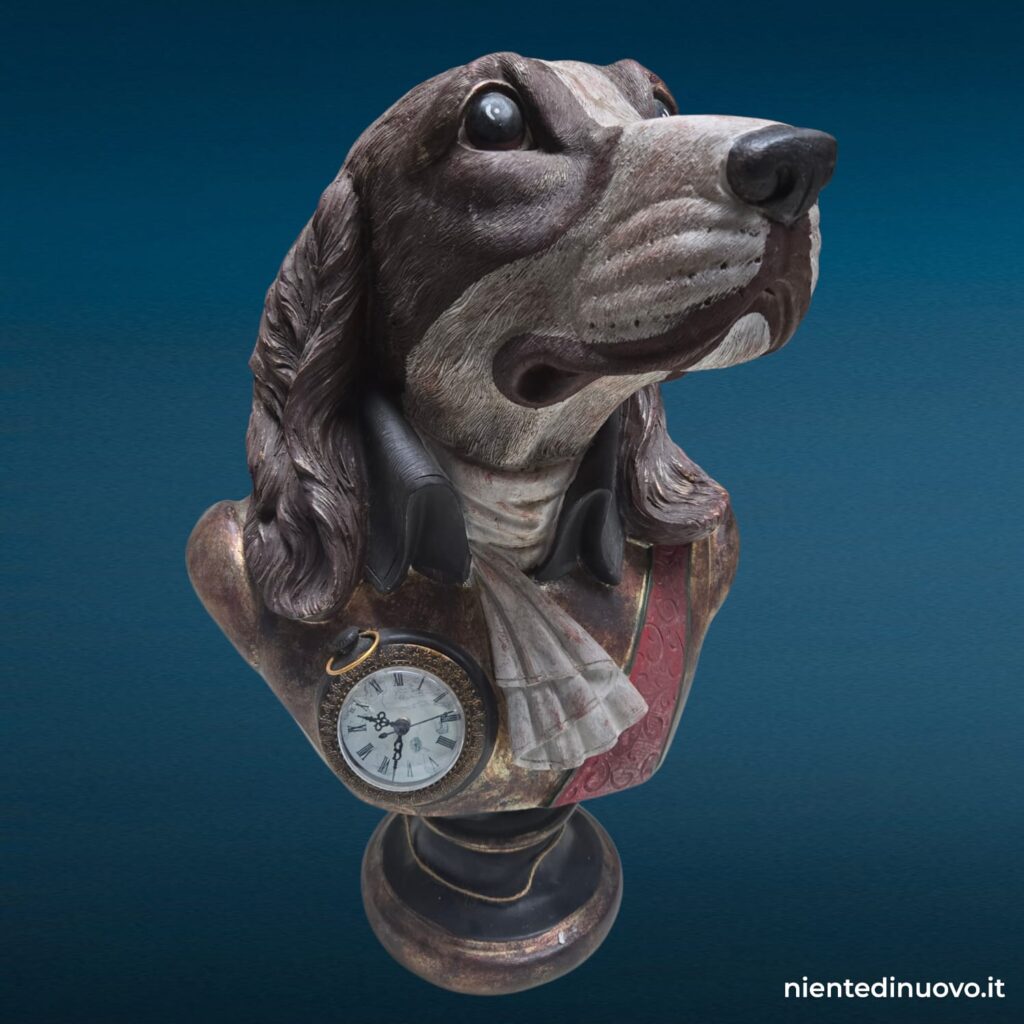 Busto in resina di cane in abiti nobiliari con orologio funzionante sul petto