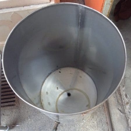 Recipiente per olio in acciaio inox usato per conservazione alimentare