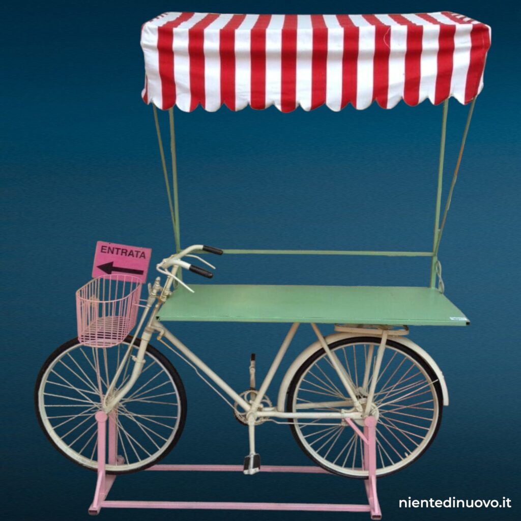 Banchetto bicicletta vintage in ferro con cappottina