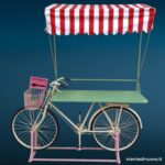 Banchetto bicicletta vintage in ferro con cappottina