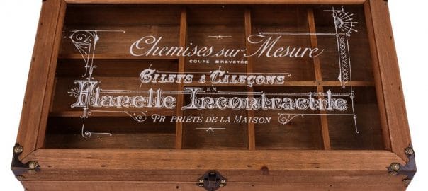 bacheca vintage style in legno con vetro decorato