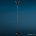 04046 Piantana LISCIA CON BASE NERA E CONO IMBUTO