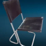 poltroncina vintage in acciaio cromato con seduta e schienale in cuoio nero anni '70