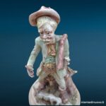 statua ceramica raffigurante cane con vecchio