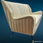 38275_3 Divano vintage tre posti con piedini in ottone