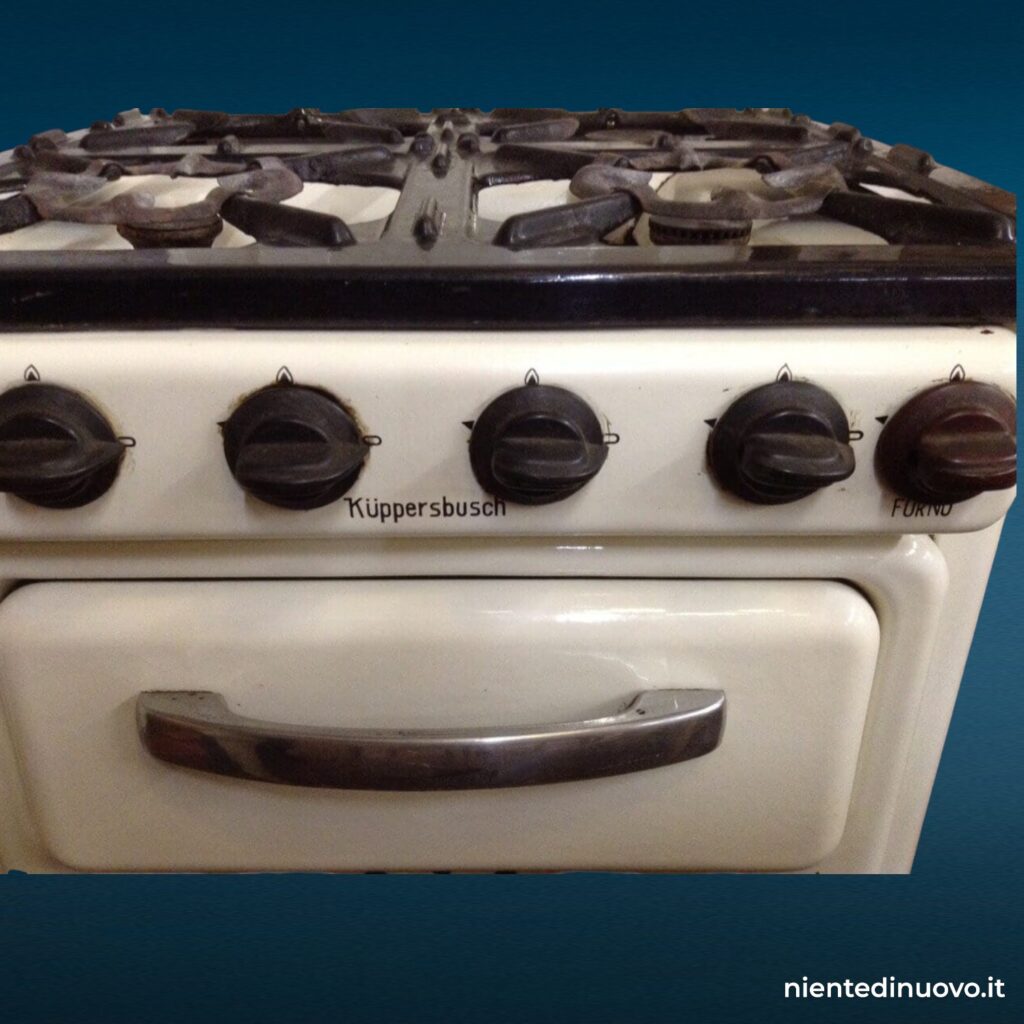 Cucina a gas Kuppersbusch anni '50 in metallo smaltato