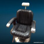 Poltrona da barbiere anni 70 in skay nero con base cromata