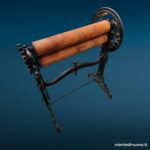 Antica pressa a rulli in ghisa con doppio rullo in legno