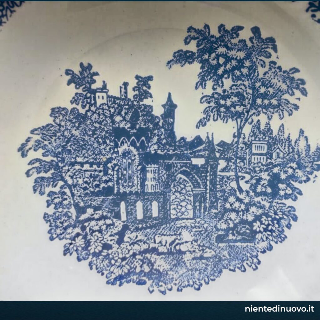 Piatto in ceramica N.I.C.E. (manifattura di Mondovì)