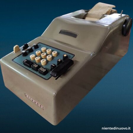 Calcolatore meccanico Olivetti (vecchio)