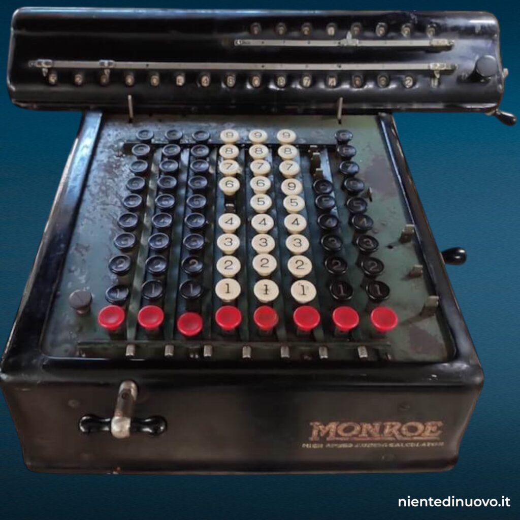 Vecchio calcolatore meccanico Monroe