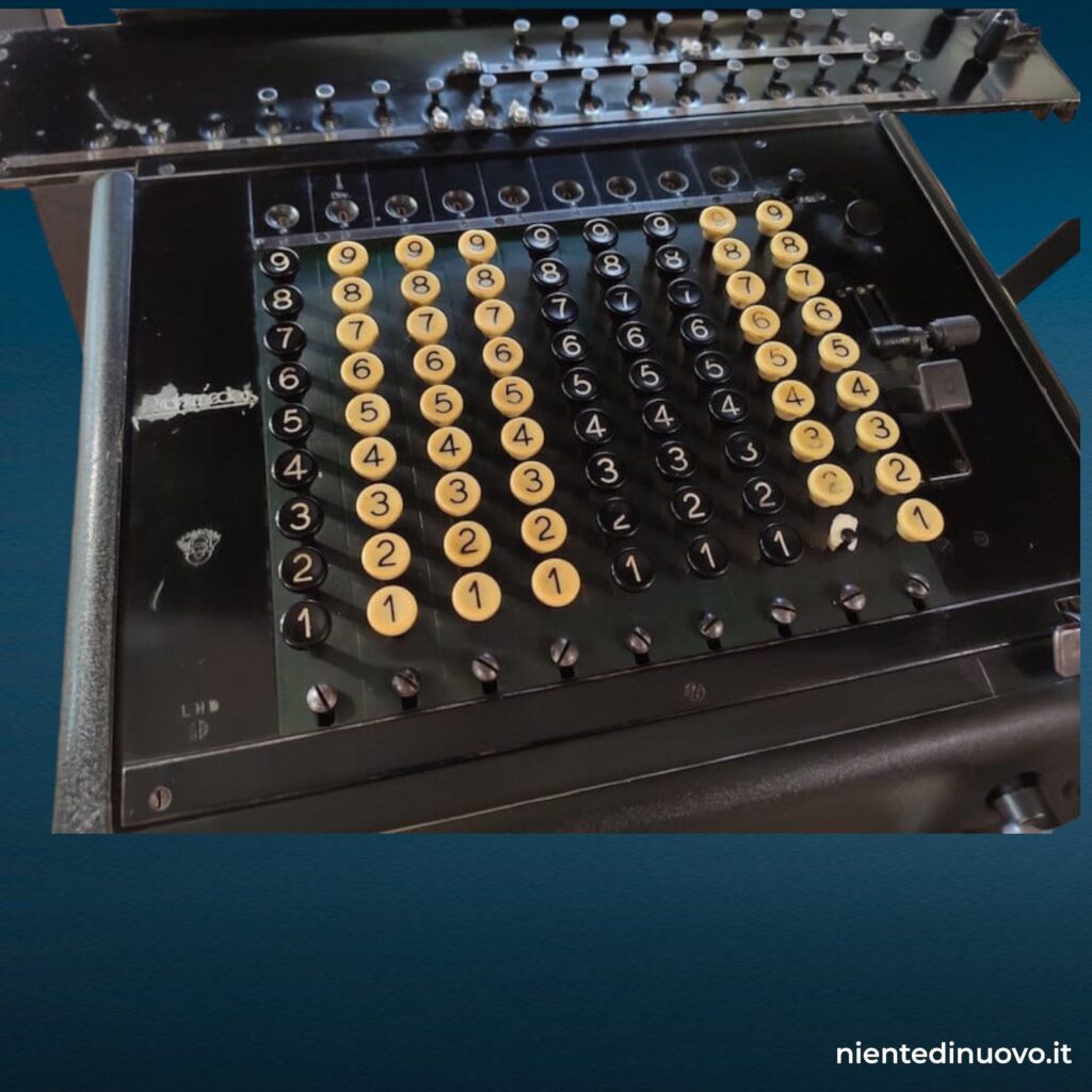 Vecchio calcolatore meccanico Archimedes
