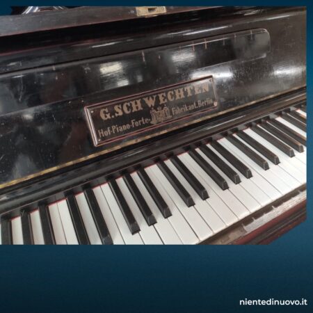 Pianoforte verticale tedesco G. Schwechten (XIX secolo)