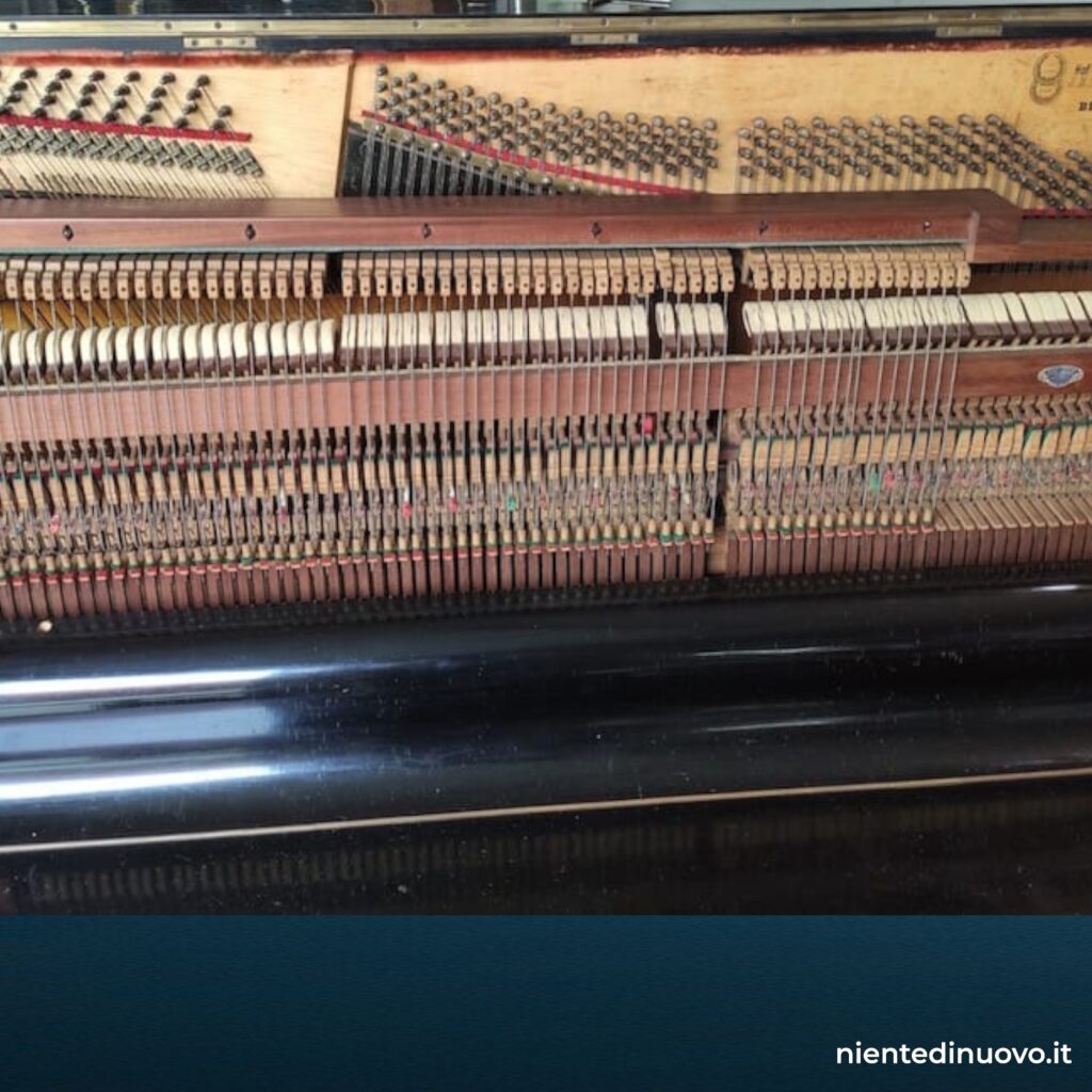 Pianoforte verticale tedesco G. Schwechten (XIX secolo)