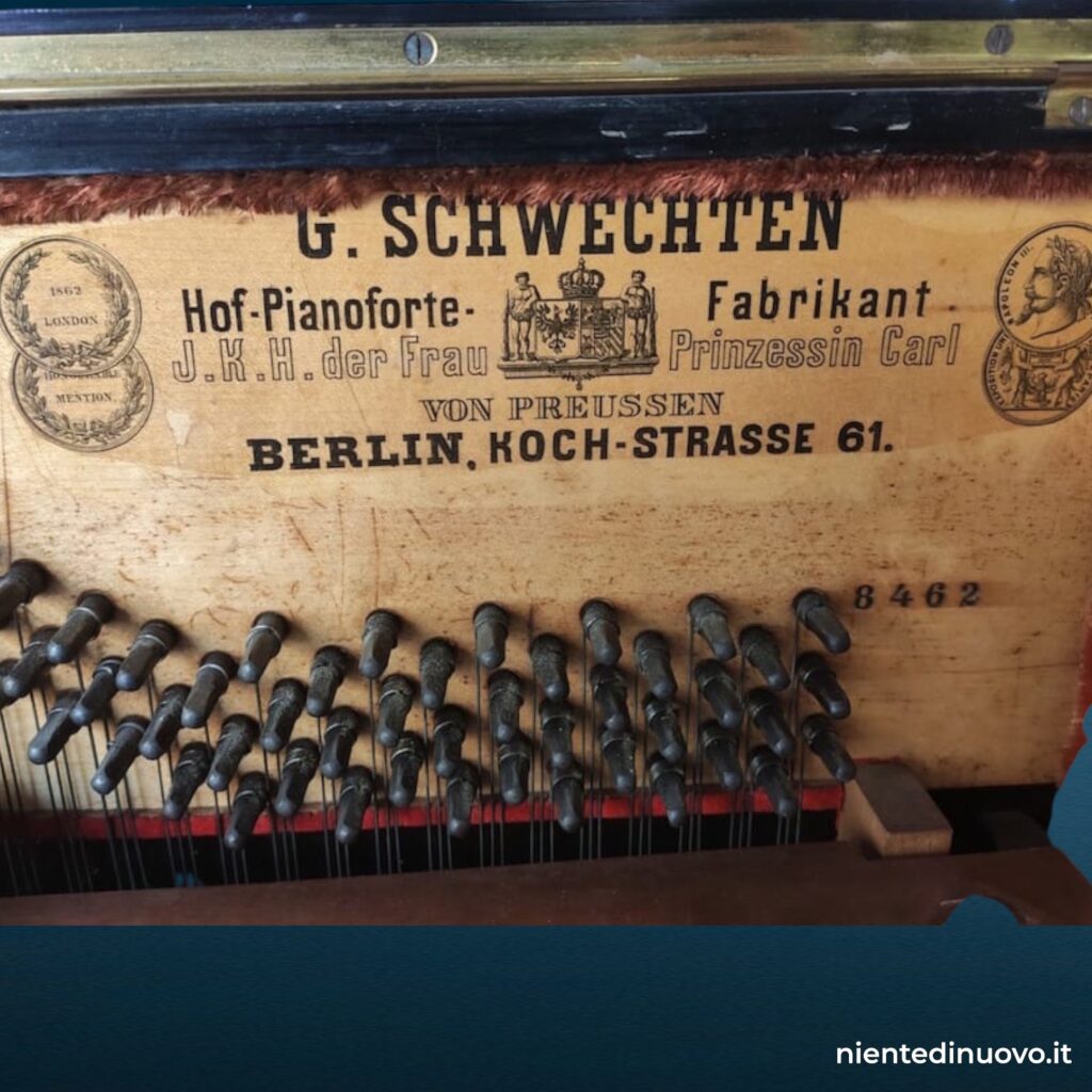 Pianoforte verticale tedesco G. Schwechten (XIX secolo)