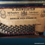 38500_3 Pianoforte verticale tedesco G. Schwechten (XIX secolo)