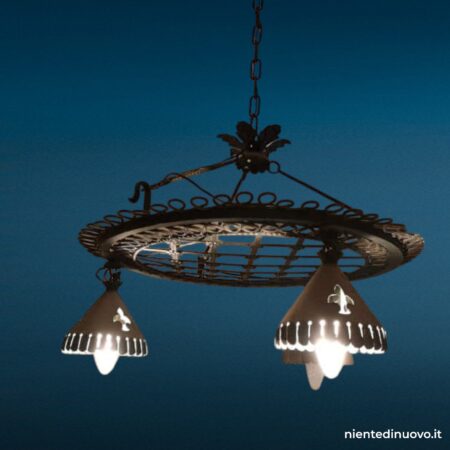 Lampadario rustico in ferro battuto a 3 luci