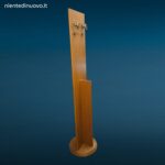 Specchiera verticale girevole in legno di noce con appendiabiti posteriori, produzione italiana anni 80