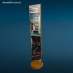 Specchiera verticale girevole in legno di noce con appendiabiti posteriori, produzione italiana anni 80