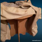 38832_3 Tavolino vestito con ripiano in vetro tondo e base in panforte