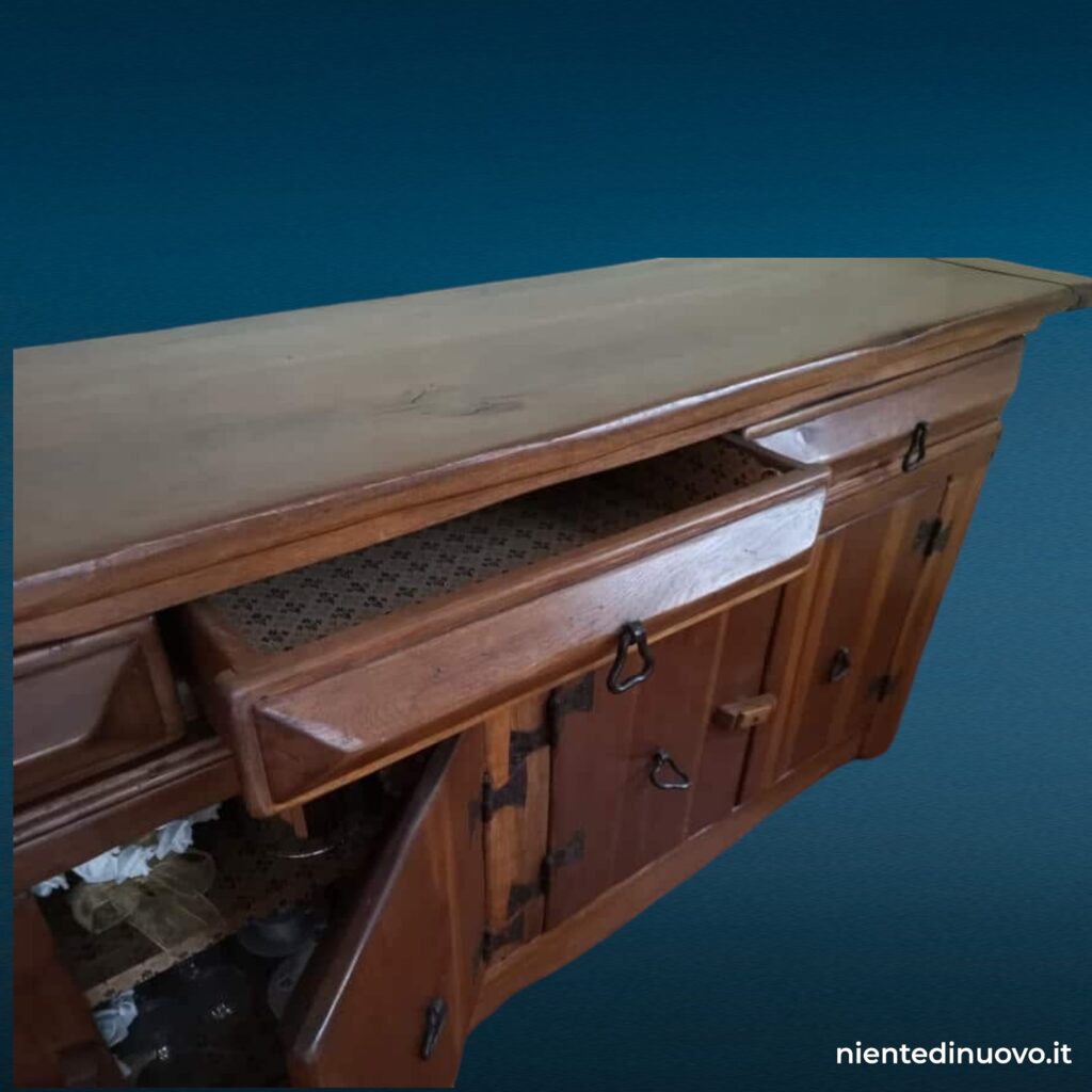 Credenza 4 ante e 3 cassetti in massello di castagno