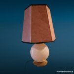 Lampada da soggiorno con base in vetro e paralume rosa