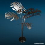 Pianta decorativa in metallo con foglie sbalzate, vaso incluso