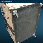 Complemento d’arredo a forma di container in stile industrial per interni