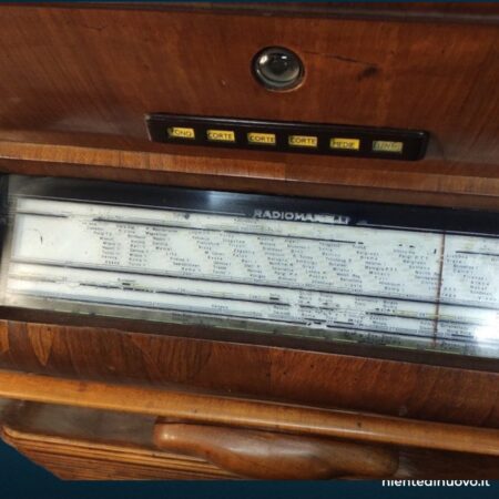 Radio Marelli con mobile e giradischi d'epoca