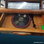 Radio Marelli con mobile e giradischi d'epoca