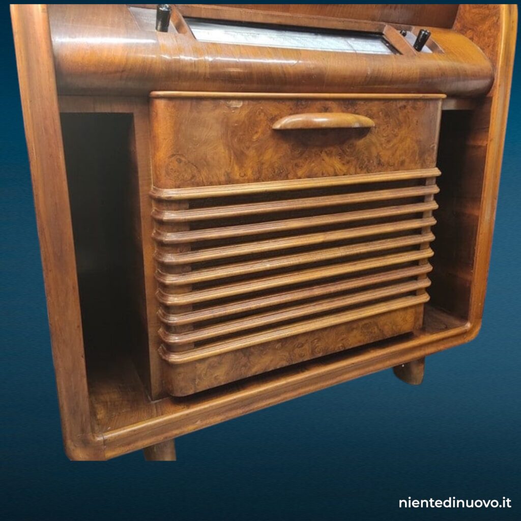 Radio Marelli con mobile e giradischi d'epoca