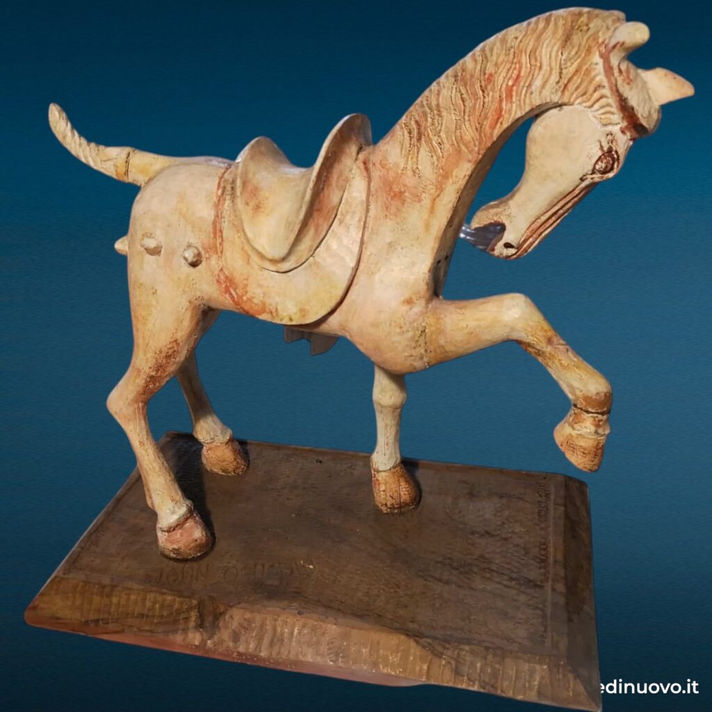 Scultura di cavallo in legno firmata John Oshodin