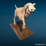 Scultura di cavallo in legno firmata John Oshodin