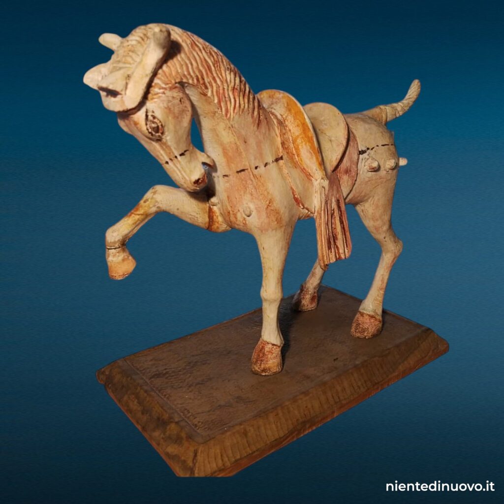 Scultura di cavallo in legno firmata John Oshodin