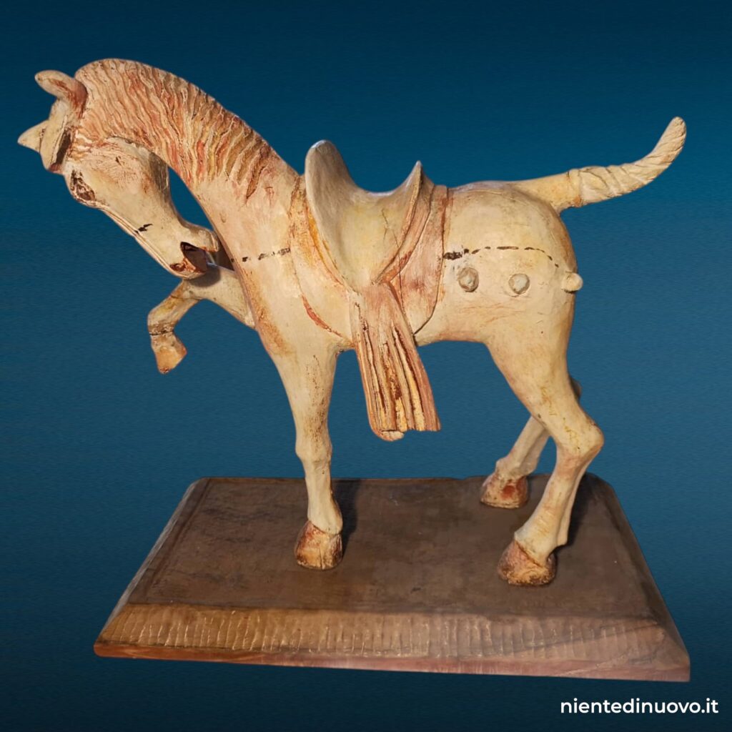 Scultura di cavallo in legno firmata John Oshodin