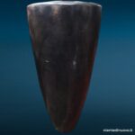 39760_4 Vaso alto in ceramica dal profilo slanciato