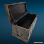 Baule in legno rivestito in lamina metallica con decorazioni sbalzate