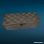 Baule in legno rivestito in lamina metallica con decorazioni sbalzate