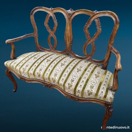 Divanetto Luigi XV in noce massello con seduta damascata, mobile d’epoca elegante