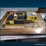 Plastico edificio residenziale anni 60 in teca