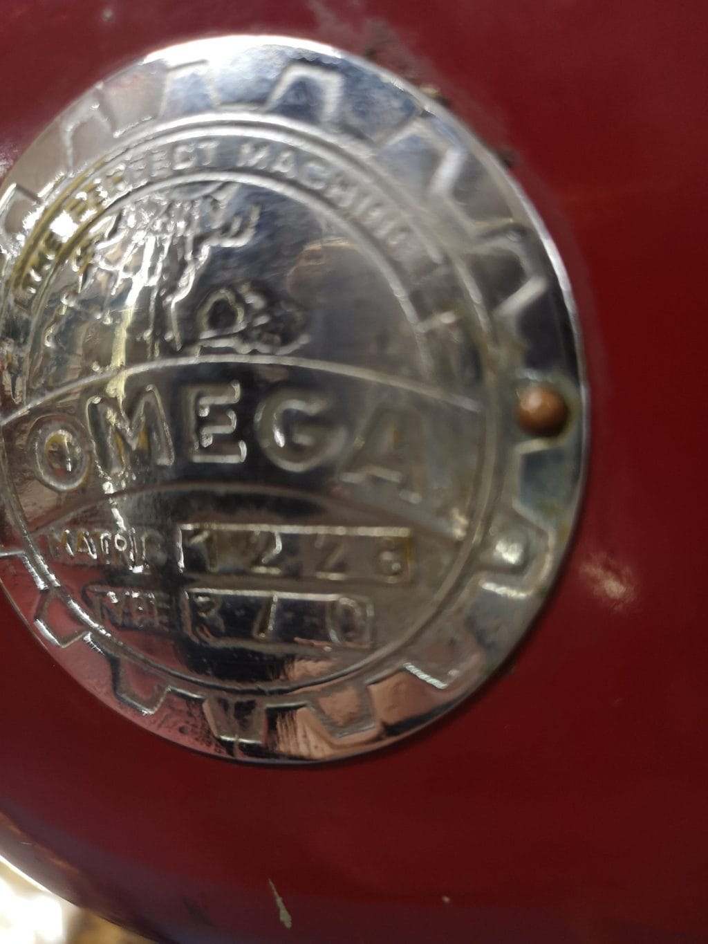 Affettatrice a volano Omega 370 d'epoca in ottime condizioni, con lama da 370 mm e motore elettrico trifase