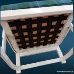 Poltroncina laccata anni '70 con cuscineria scozzese