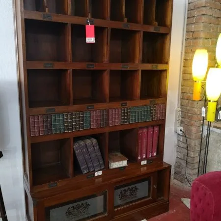 Mobile libreria inglese in teck con cassetti e ante scorrevoli