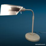 Lampada da tavolo Martini a tegola (anni '70) in metallo bianco